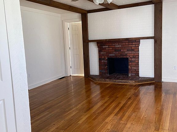 3rd image of 1701 Tremont Ave