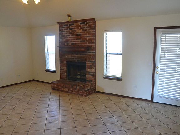 2nd image of 1905 Cloverdale Ln