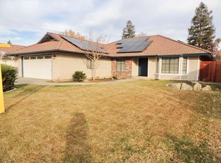 1181 Holly Ave, Clovis, CA 93611