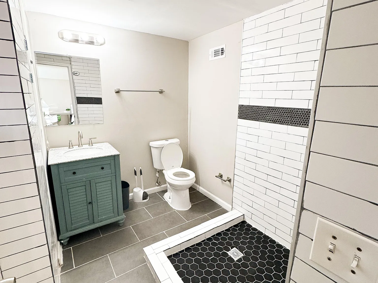 4 bed, 4.0 bath, 2600 sqft, $1,066 — Photo 3