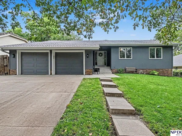 15827 Leavenworth St, Omaha, NE 68118