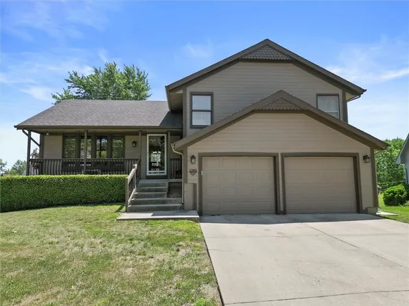 1205 Aspen Dr, Smithville, MO 64089