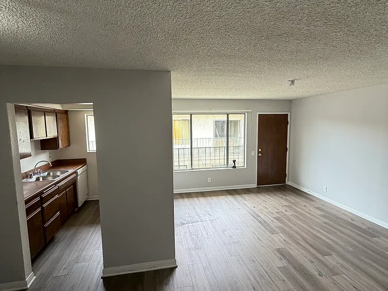 2220 W Victory Blvd #203 — Photo 1