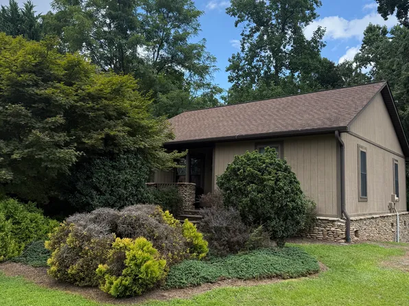 54 Coyote Rd, Marion, NC 28752
