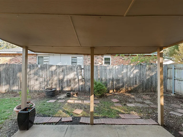 1429 Whitehall Dr — Photo 24