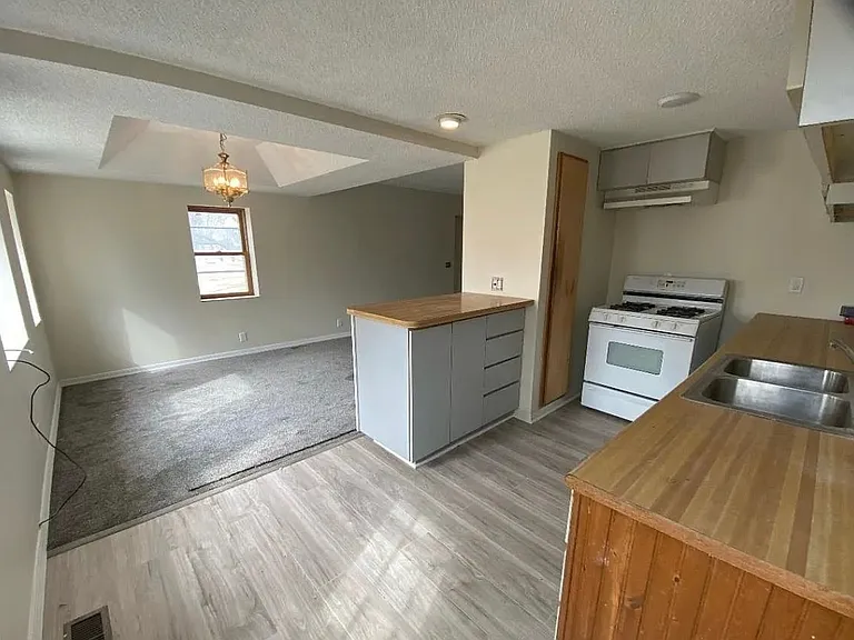 1101 Bancroft St — Photo 2