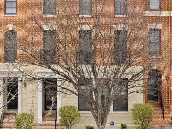 492 Harbor Side St, Woodbridge, VA 22191