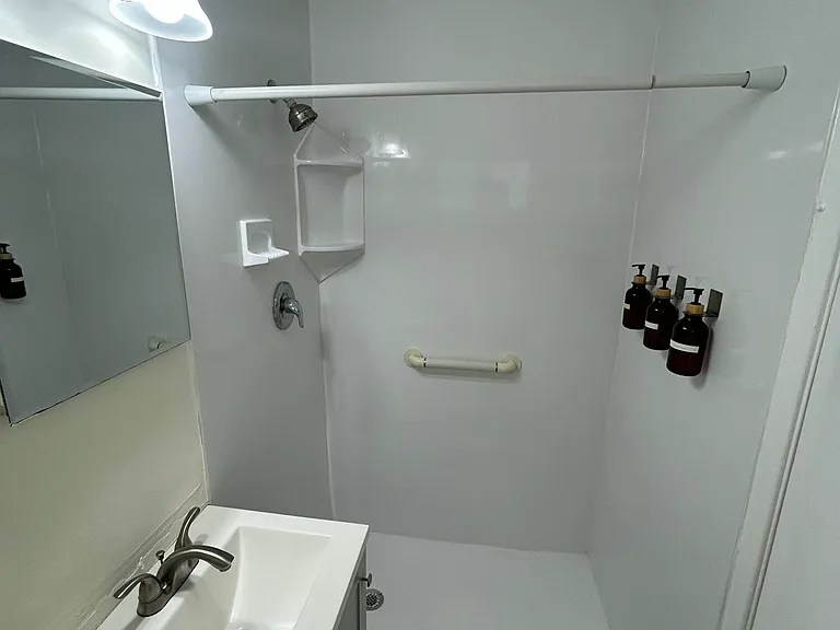921 NE 17th Ave #4 — Photo 8