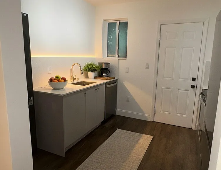 4211 NW 18th Ave #1 — Photo 3