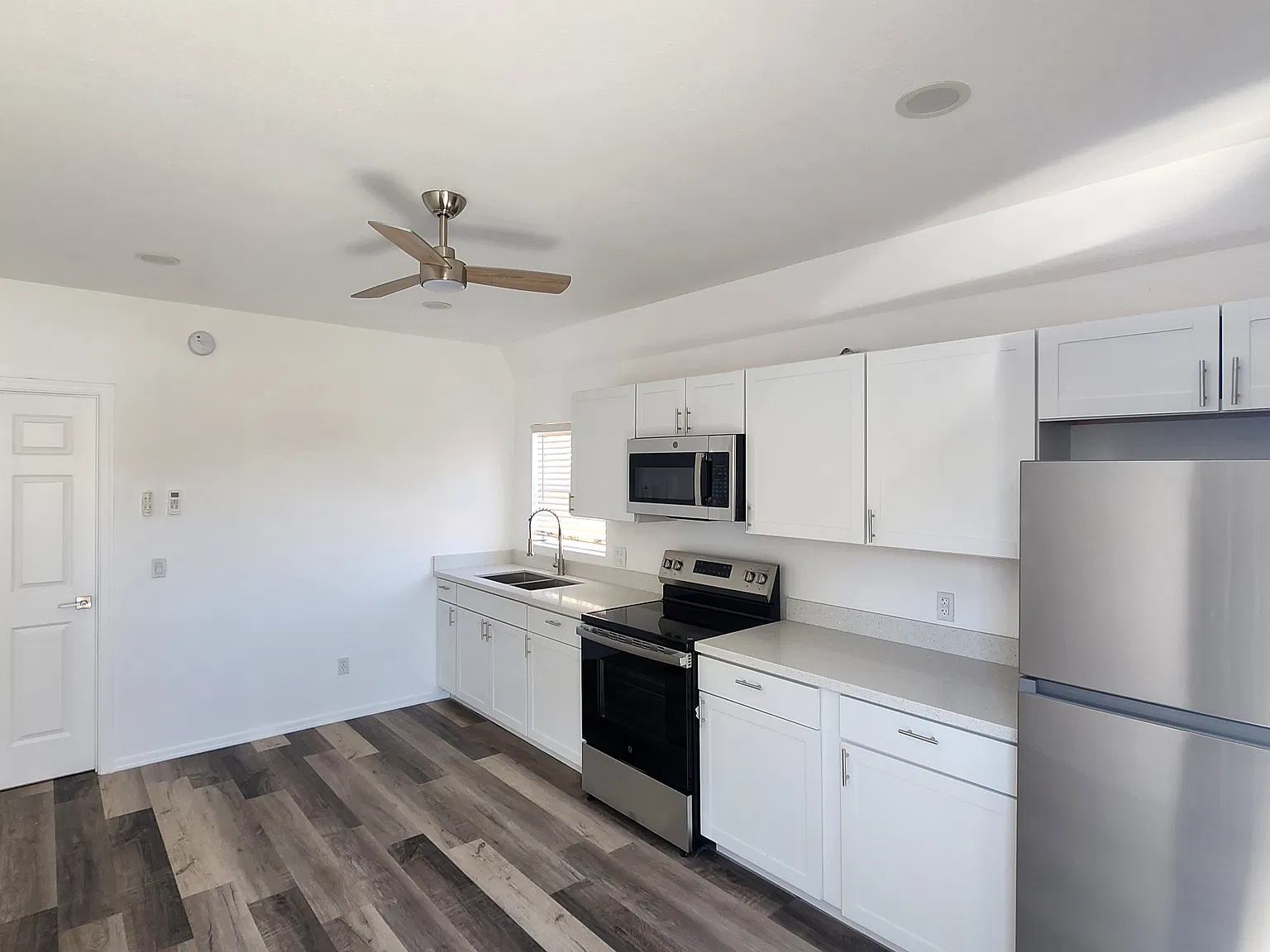 1002 W Hackamore St — Photo 2