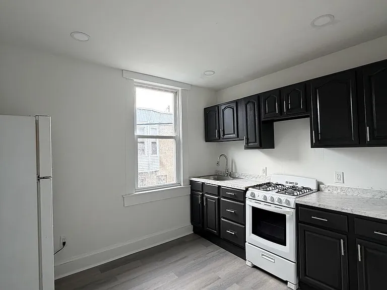 2410 Wharton St #2 — Photo 4