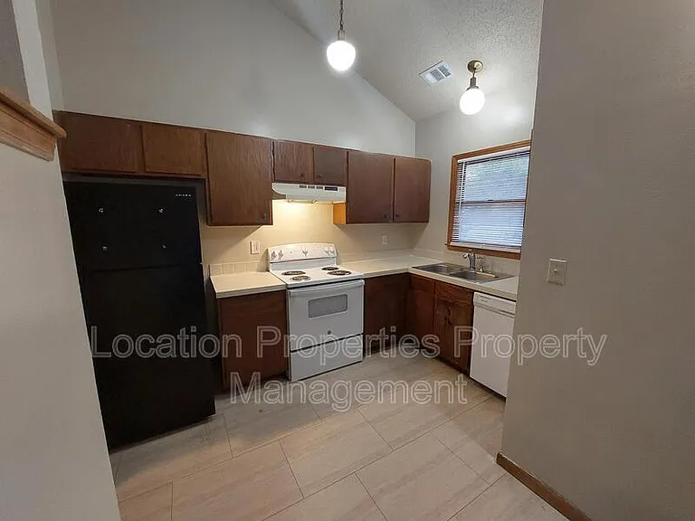 2807 Ridge Ct #B — Photo 8