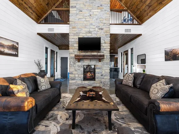 32 Scarlet Oak Trl, Broken Bow, OK 74728