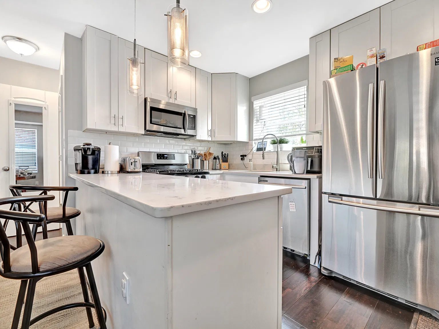 3 bed, 3.5 bath, 1896 sqft, $3,400 — Photo 4