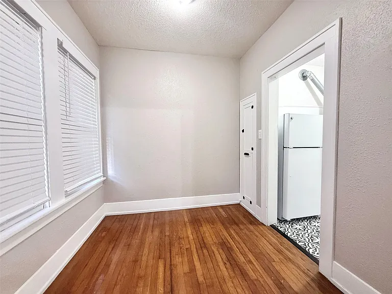 1126 Berthea St #7 — Photo 5