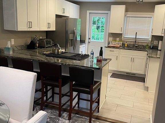 3rd image of 3461 Meadowbrook Blvd