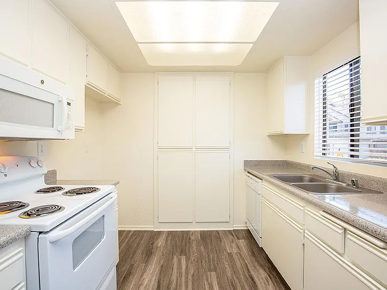 Westridge Apartment Homes — Photo 37