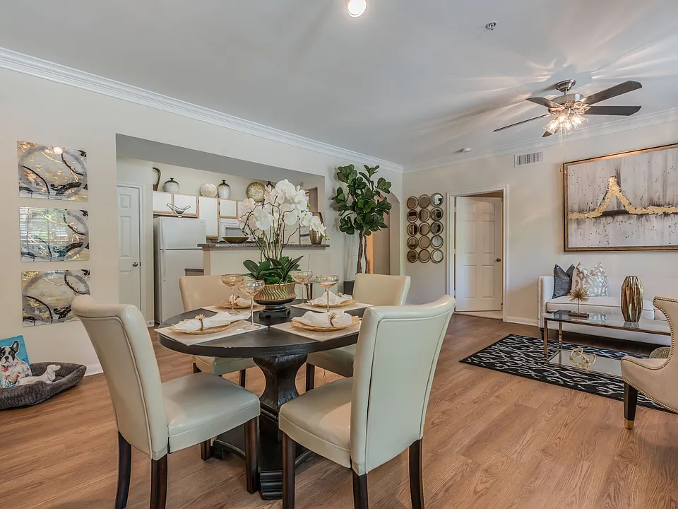 Reserve @ Fountain Lake apartments community photo