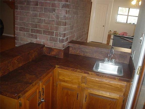 4th image of 1109 Churchill Ln