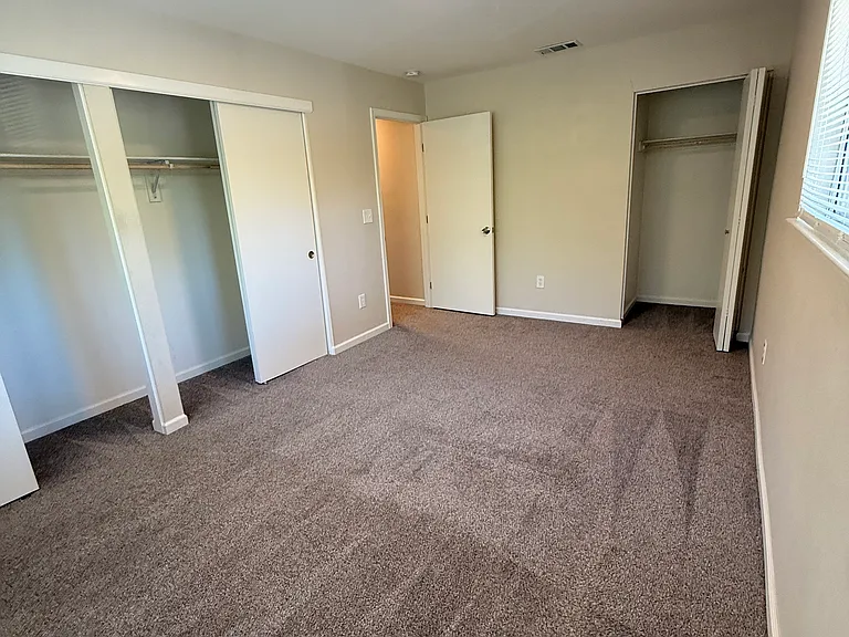 1352 Drake Dr #D — Photo 9