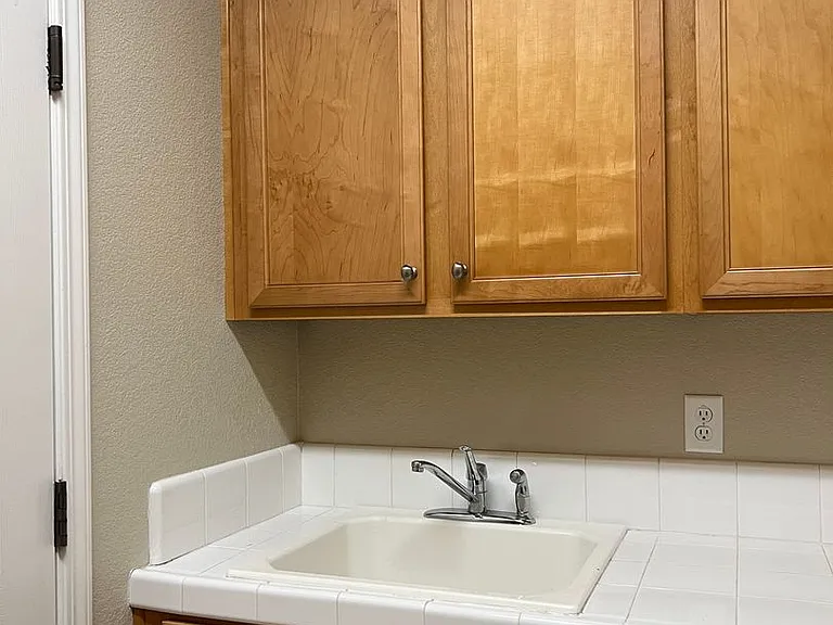 2338 Dunsley Cir — Photo 44
