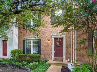 25405 Morse Dr, Chantilly, VA 20152