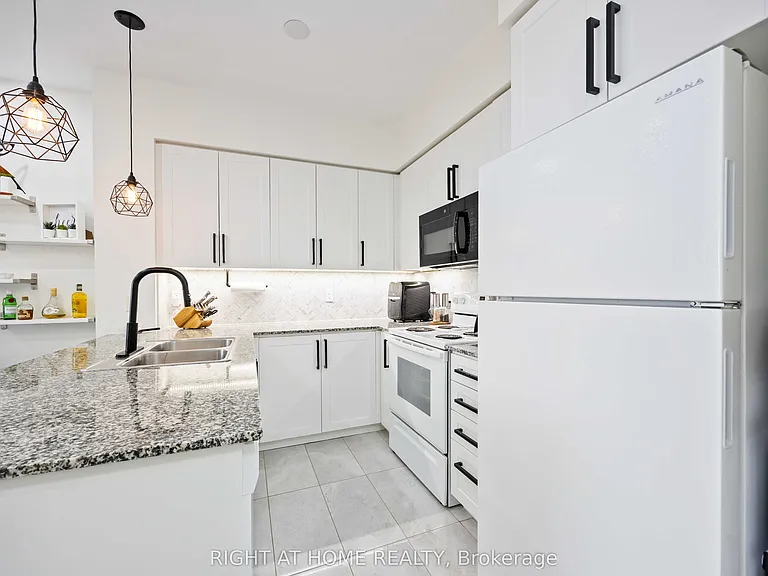 1060 Sheppard Ave W #1521 — Photo 18