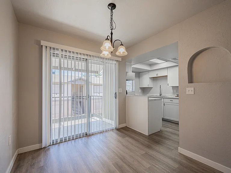 2 bed, 1.0 bath, 816 sqft, $1,350 — Photo 8