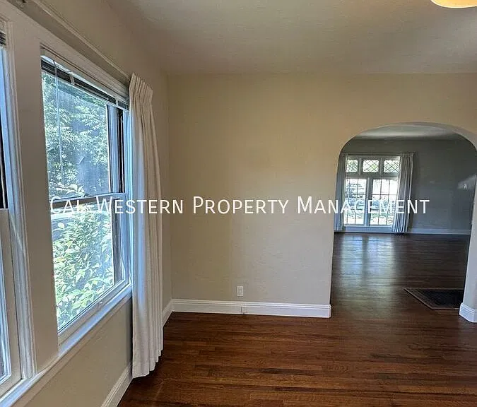 1385 Newport Ave — Photo 18
