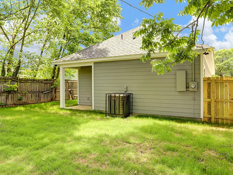 680 Boston St — Photo 30