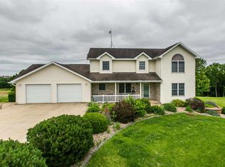7441 Haley Ct, East Dubuque, IL 61025