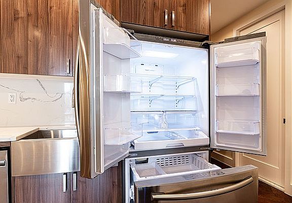 4th image of 921 Washington Ave #786
