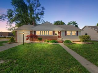 2898 Yorkshire Rd, Birmingham, MI 48009