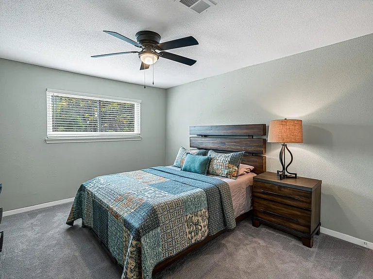 1669 W Sam Houston Pkwy S — Photo 23