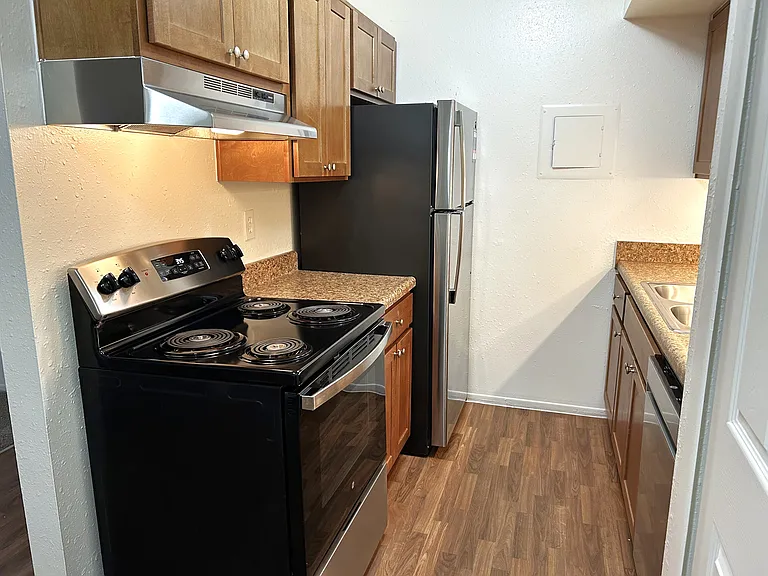 Huntington Place Apartments — Photo 34