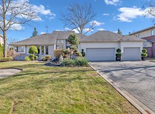 137 Ironwood Dr, Amherstburg, ON N9V 3V3