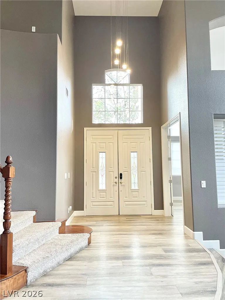 5 bed, 4.5 bath, 4387 sqft, $4,900 — Photo 3