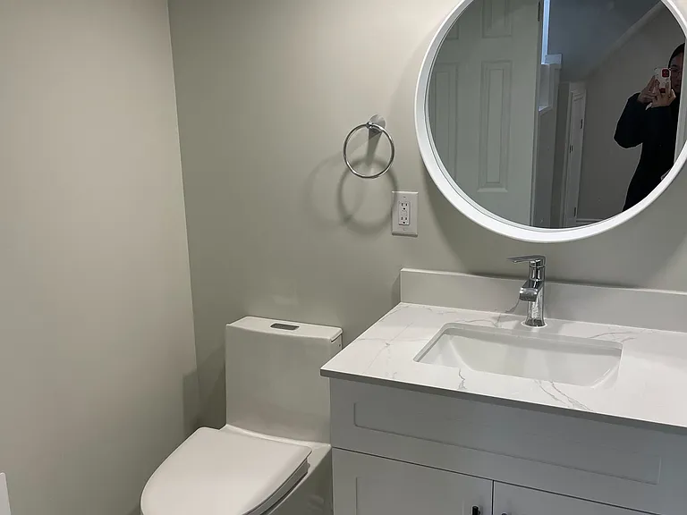 370 Centre St E — Photo 2