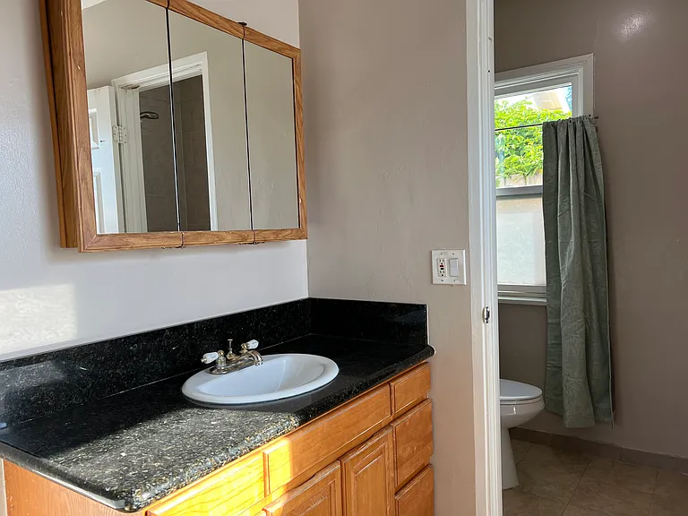 5575 1/2 Angelus Ave — Photo 14