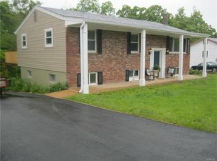 2405 Mickey Dr, High Ridge, MO 63049