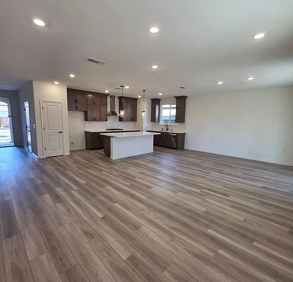 2508 Oleander Dr — Photo 4