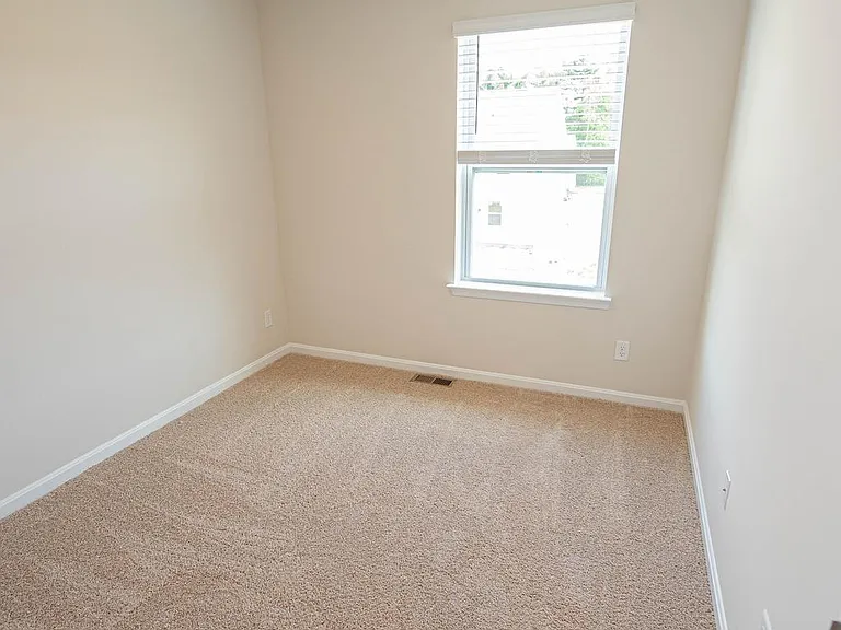 130 Willowtree Ln — Photo 63