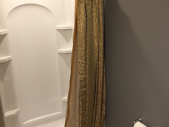 2nd image of 301 Isle Royale St APT 2