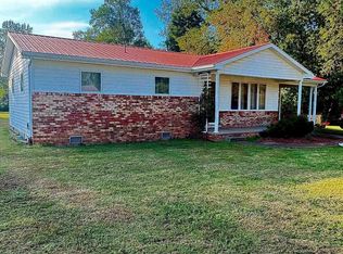 6 North Dr, Milton, WV 25541
