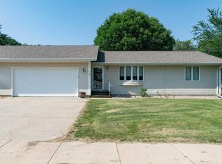 708 E Main St, Elk Point, SD 57025