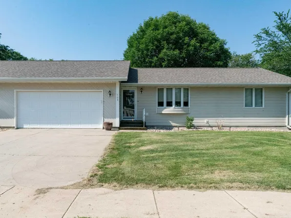708 E Main St, Elk Point, SD 57025