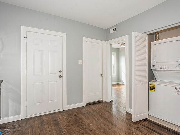 5th image of 5816 N Artesian Ave #2