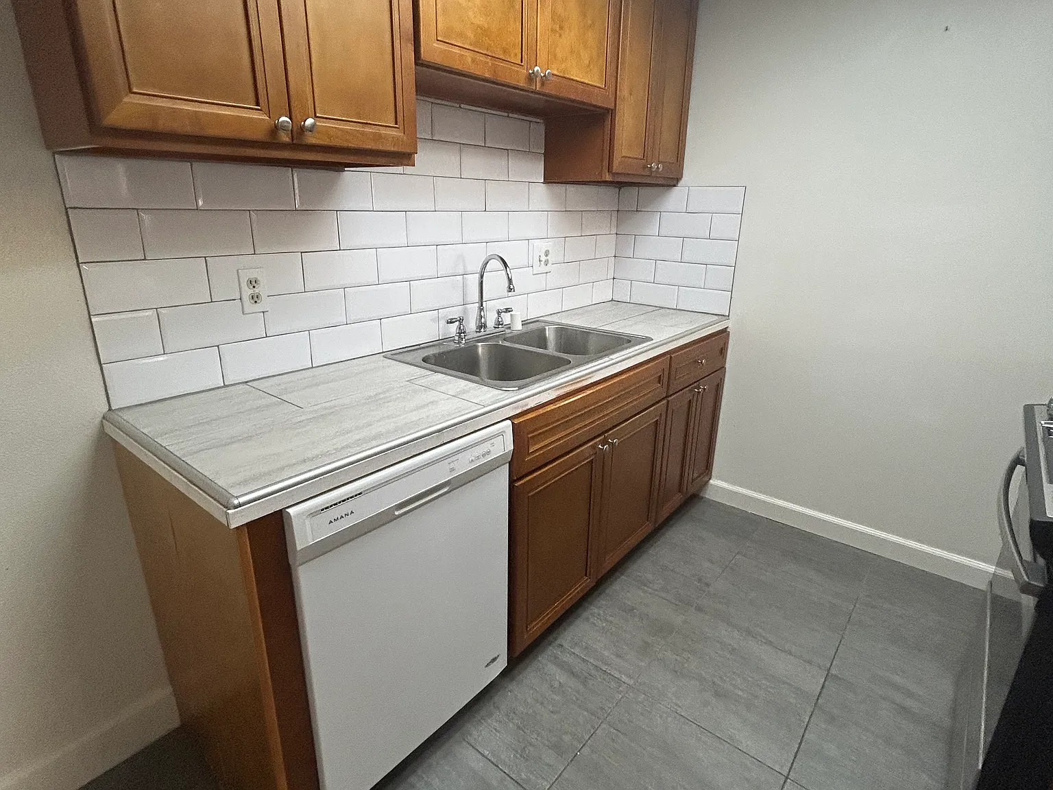 2 bed, 1050 sqft, $1,900 — Photo 4