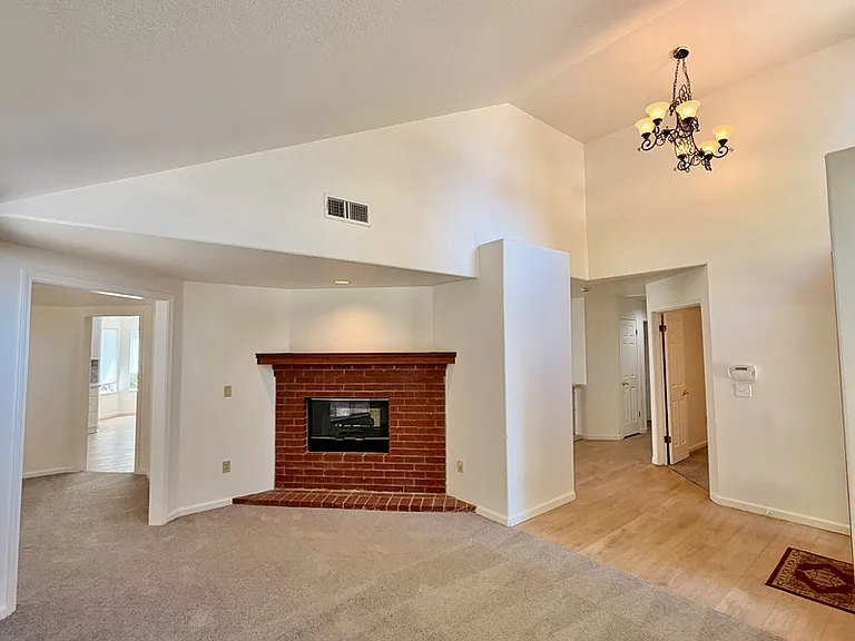 5663 Montclair Cir — Photo 5