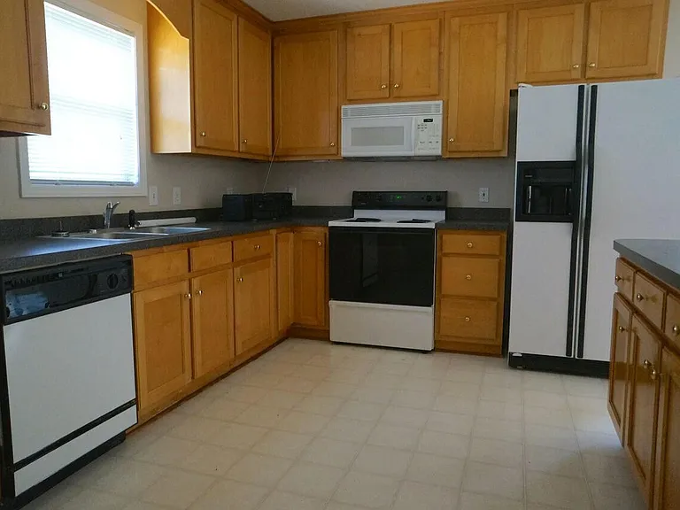 100 Halle Ct — Photo 6